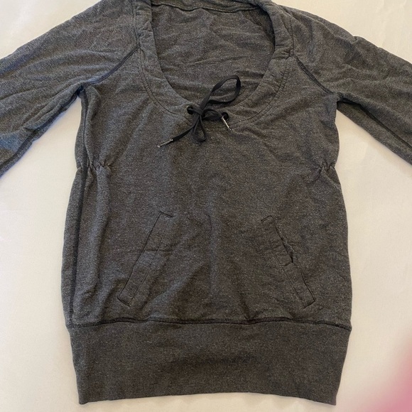 LULULEMON Women’s Scoop Neck, 1/4 Sleeve, Cinched Waist Top, Size 8 - Picture 2 of 7